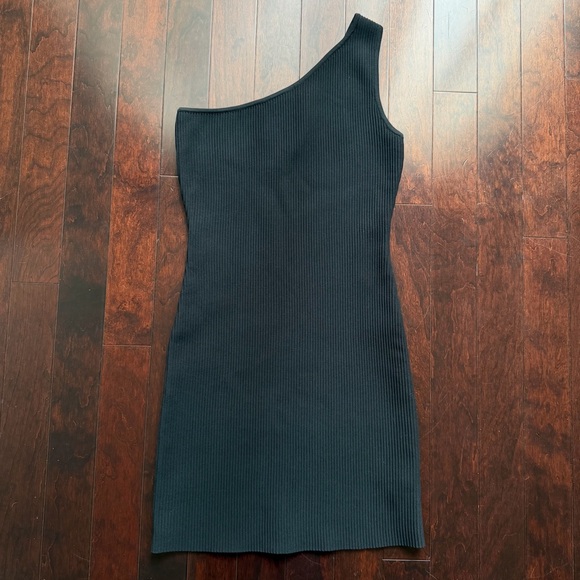 Sincerly Jules Dresses & Skirts - Sincerely Jules Little Black Dress Size M Ribbed Stretch One Shoulder Bodycon